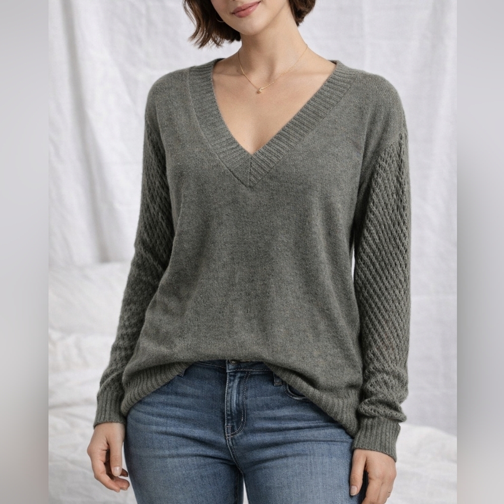 Medium VERVE Cotton Blend Camo Green V-Neck Pullover Sweater Knit Sleeve